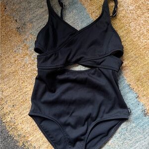 Ribbed Black Cutout One-Piece Abercrombie Kids Swimsuit size 9/10